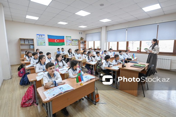 Xankəndi şəhərində yerləşən Nizami Gəncəvi adına 4 nömrəli tam orta məktəb