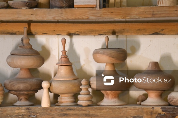 Ağac materiallarını sənətə çevirən xarrat Əziz Hüseynzadə