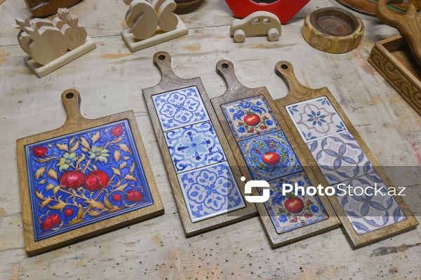 Ağac materiallarını sənətə çevirən xarrat Əziz Hüseynzadə