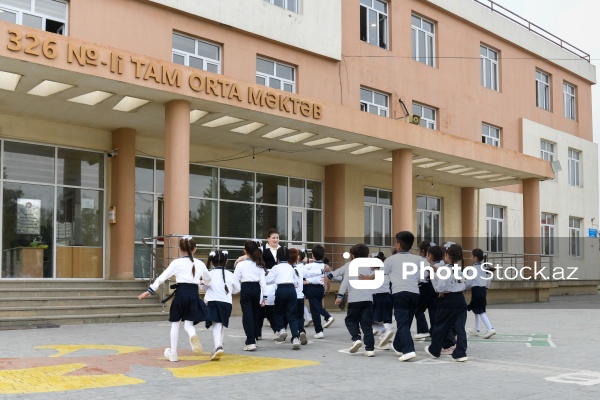 Xəzər rayonu, Binə qəsəbəsi, 326 nömrəli tam orta məktəb