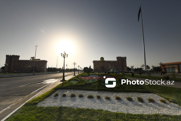 XI əsrə aid olan əzəmətli Gəncə qapıları