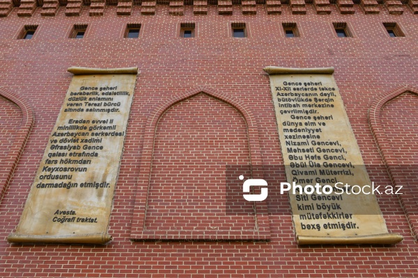 XI əsrə aid olan əzəmətli Gəncə qapıları