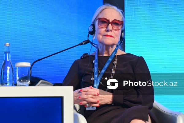 Benita Ferrero-Valdner - XIII Qlobal Bakı Forumunda