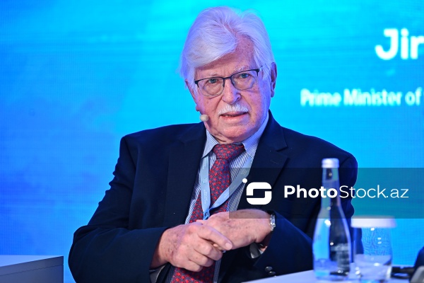 Valter Fust - XIII Qlobal Bakı Forumunun ikinci günündə