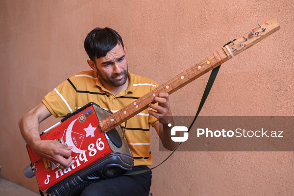 Yağ qabından düzəltdiyi gitara ilə məşhurlaşan Natiq Mehbullayev