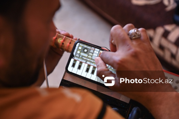 Yağ qabından düzəltdiyi gitara ilə məşhurlaşan Natiq Mehbullayev