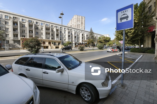 Yasamal rayonunun Tbilisi prospektindəki yeni taksi duracaqları