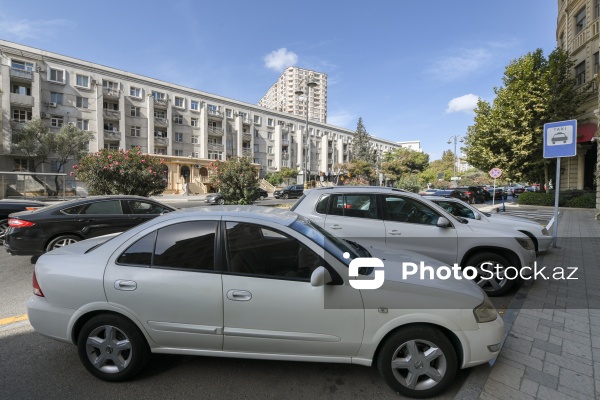 Yasamal rayonunun Tbilisi prospektindəki yeni taksi duracaqları