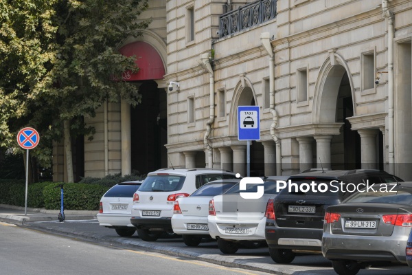 Yasamal rayonunun Tbilisi prospektindəki yeni taksi duracaqları