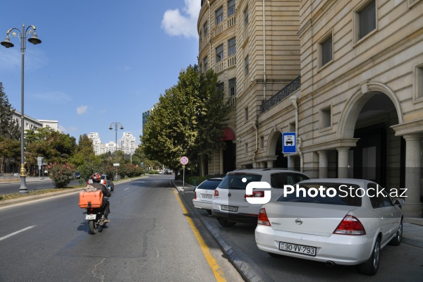 Yasamal rayonunun Tbilisi prospektindəki yeni taksi duracaqları