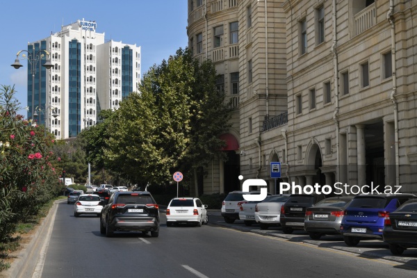 Yasamal rayonunun Tbilisi prospektindəki yeni taksi duracaqları