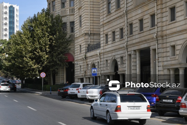 Yasamal rayonunun Tbilisi prospektindəki yeni taksi duracaqları