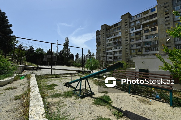 Yeni Günəşli, D massivində yerləşən baxımsız park