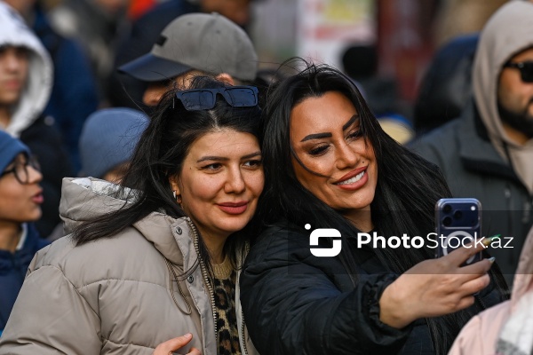 Yeni ilə bir neçə saat qalmış Bakı şəhəri