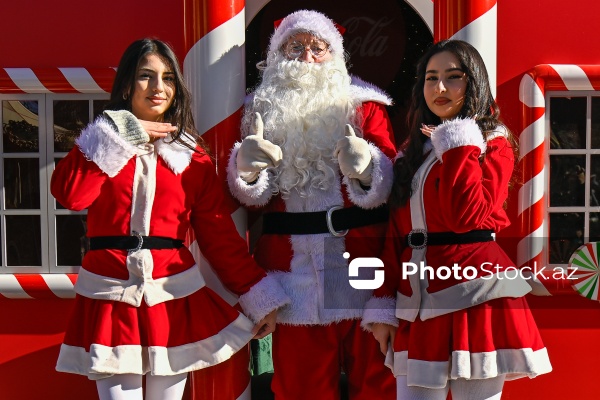 Yeni ilə bir neçə saat qalmış Bakı şəhəri