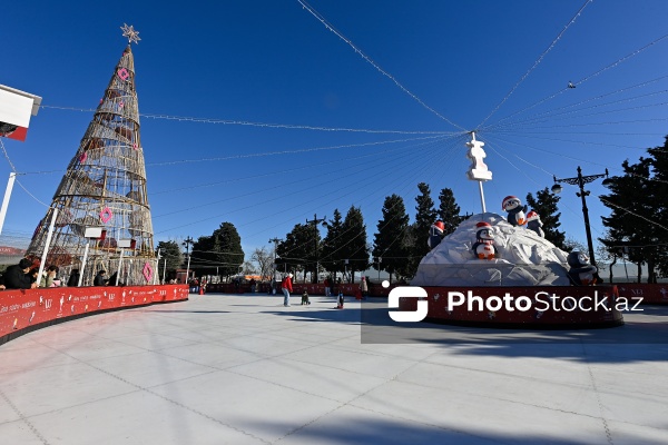 Yeni ilə bir neçə saat qalmış Bakı şəhəri