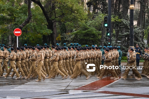 Zəfər Gününə həsr olunmuş hərbi parada hazırlıq məşqləri