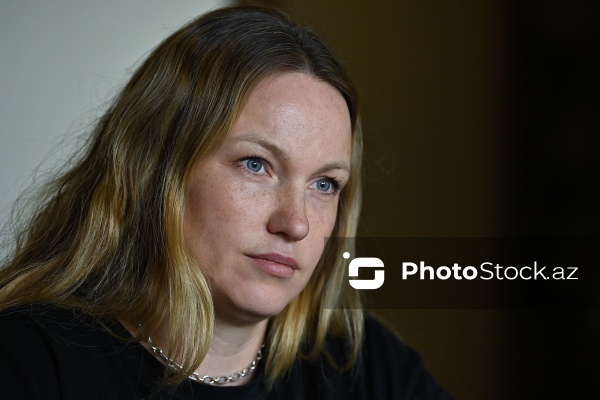 Təbii daşlarla əl işləri hazırlayan zərgər Mariya Durova