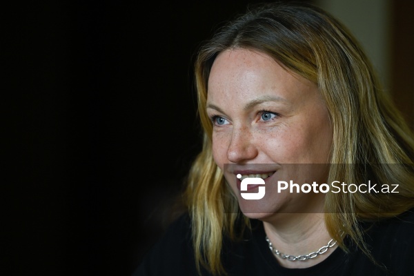 Təbii daşlarla əl işləri hazırlayan zərgər Mariya Durova