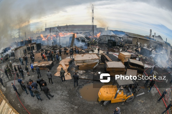 Ziya Bünyadov prospektindəki inşaat materialları bazarında baş vermiş yanğın